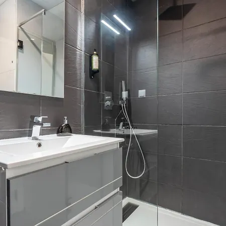 Appartement Red Velvet 1 Bdr Flat With Balcony By Lovelystay