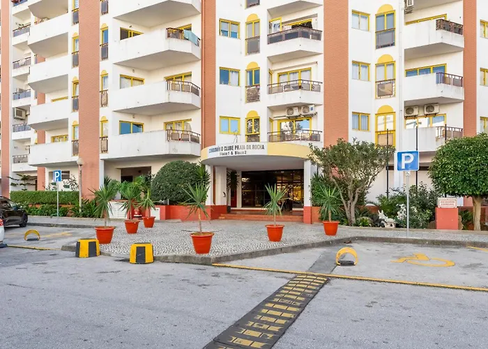 Red Velvet 1 Bdr Flat With Balcony By Lovelystay