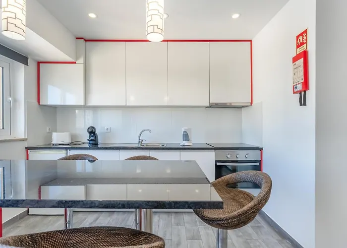 Red Velvet 1 Bdr Flat With Balcony By Lovelystay Daire