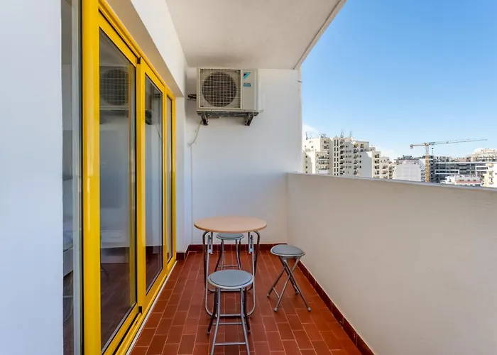 Red Velvet 1 Bdr Flat With Balcony By Lovelystay Appartamento