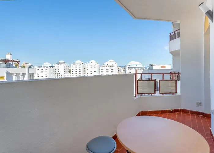 Red Velvet 1 Bdr Flat With Balcony By Lovelystay Daire *