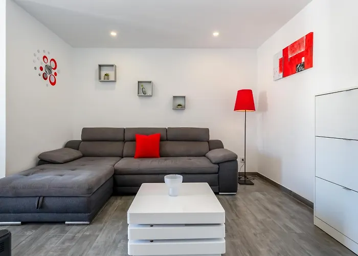 Red Velvet 1 Bdr Flat With Balcony By Lovelystay Appartamento Portimão