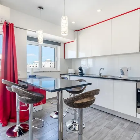 Apartman Red Velvet 1 Bdr Flat With Balcony By Lovelystay *