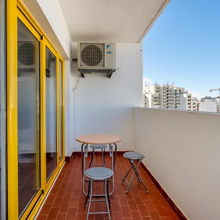 Red Velvet 1 Bdr Flat With Balcony By Lovelystay Διαμέρισμα