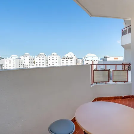 Red Velvet 1 Bdr Flat With Balcony By Lovelystay Apartman *